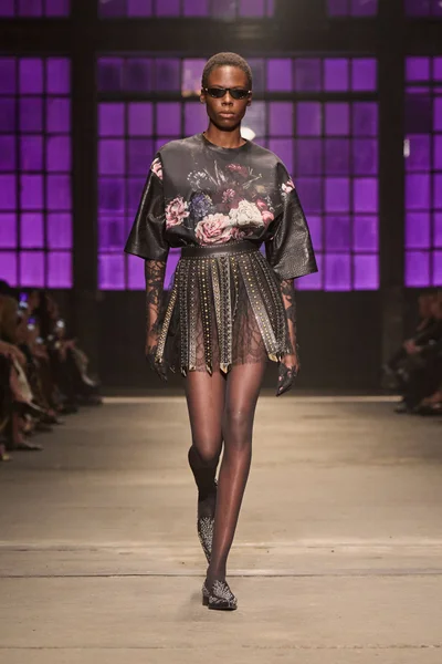 Look 32